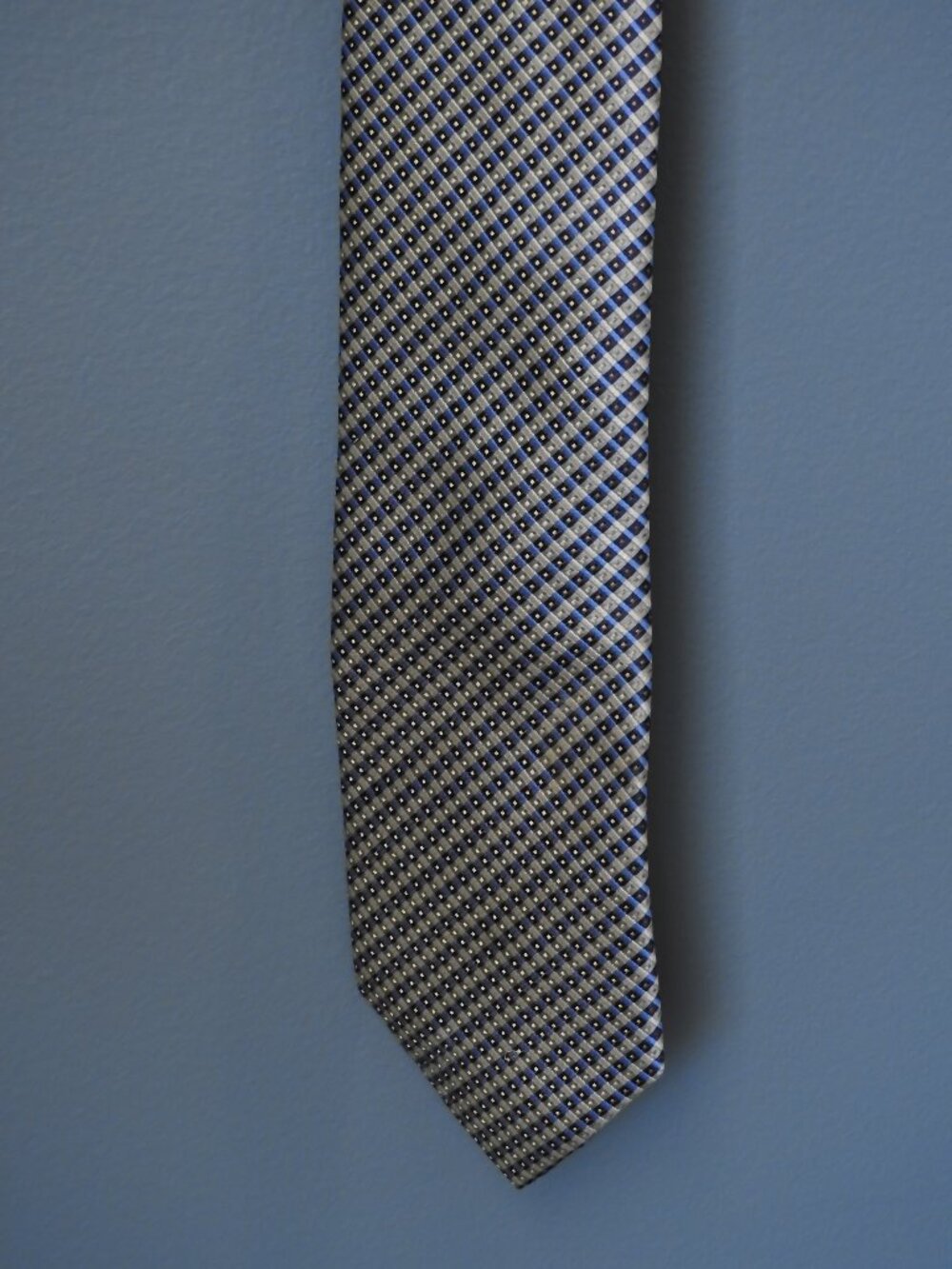 3/$15 Colours by Alexander Julian Blue and Silver Design Men's Business Tie